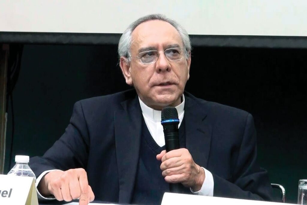 padre flores 1024x683 - Reconstruir el tejido social, el foco de un buen candidato a cargo de elección popular