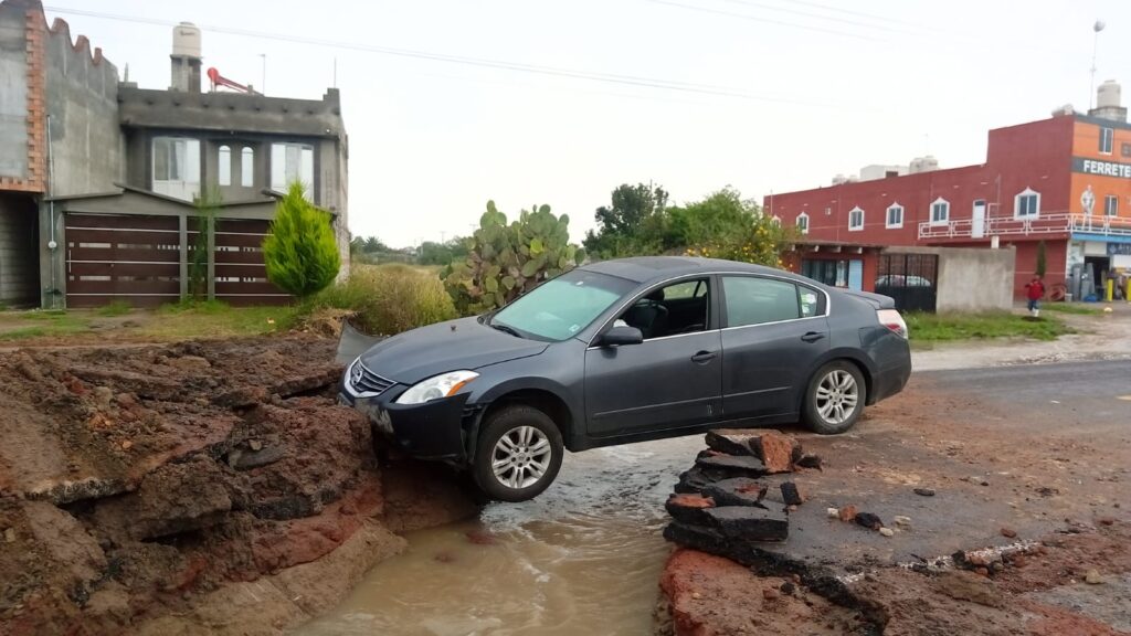 SJ Adjuntas auto 01 2 1024x576 - Lo que el agua nos dejó