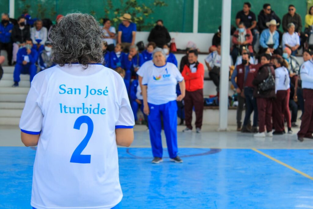 WhatsApp Image 2022 06 24 at 11.45.21 AM 1024x683 - Reanuda Centro Gerontológico torneo de cachibol mixto región noreste