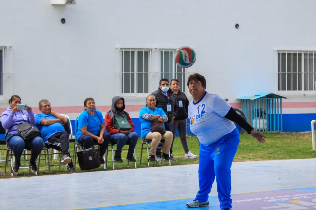 WhatsApp Image 2022 06 24 at 11.45.23 AM 1024x682 - Reanuda Centro Gerontológico torneo de cachibol mixto región noreste