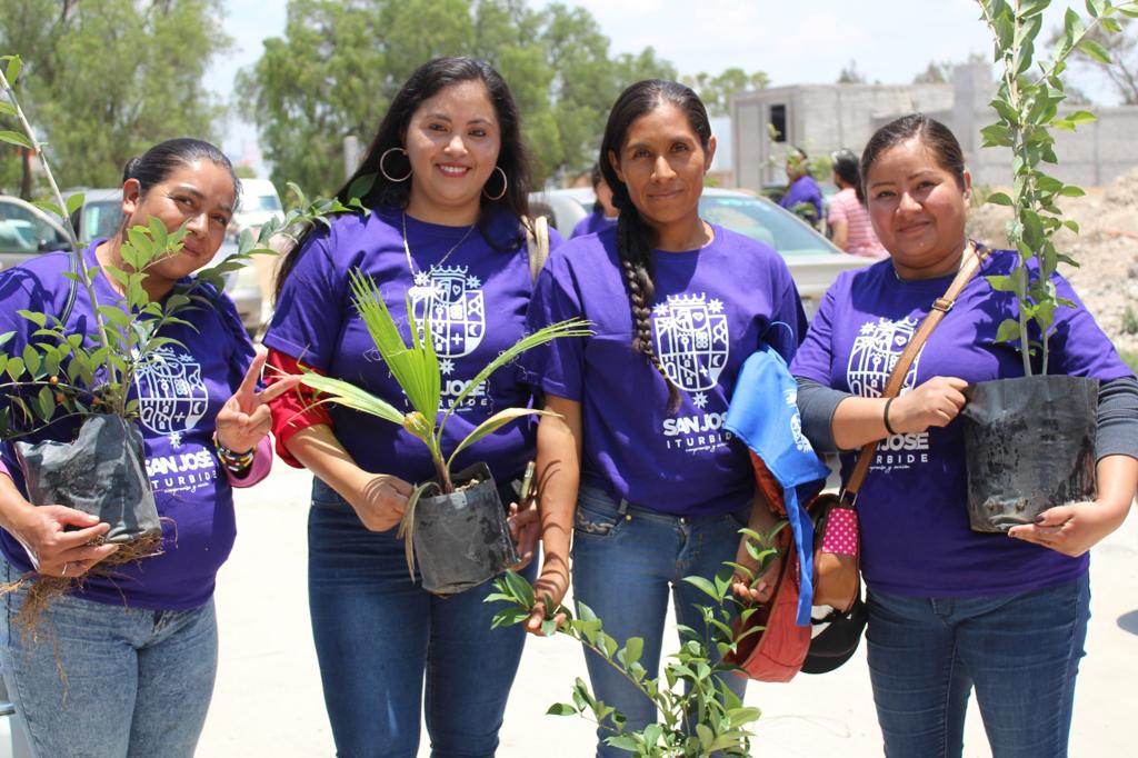 3 2 - Participan más de 800 familias en campaña “Adopta un árbol”