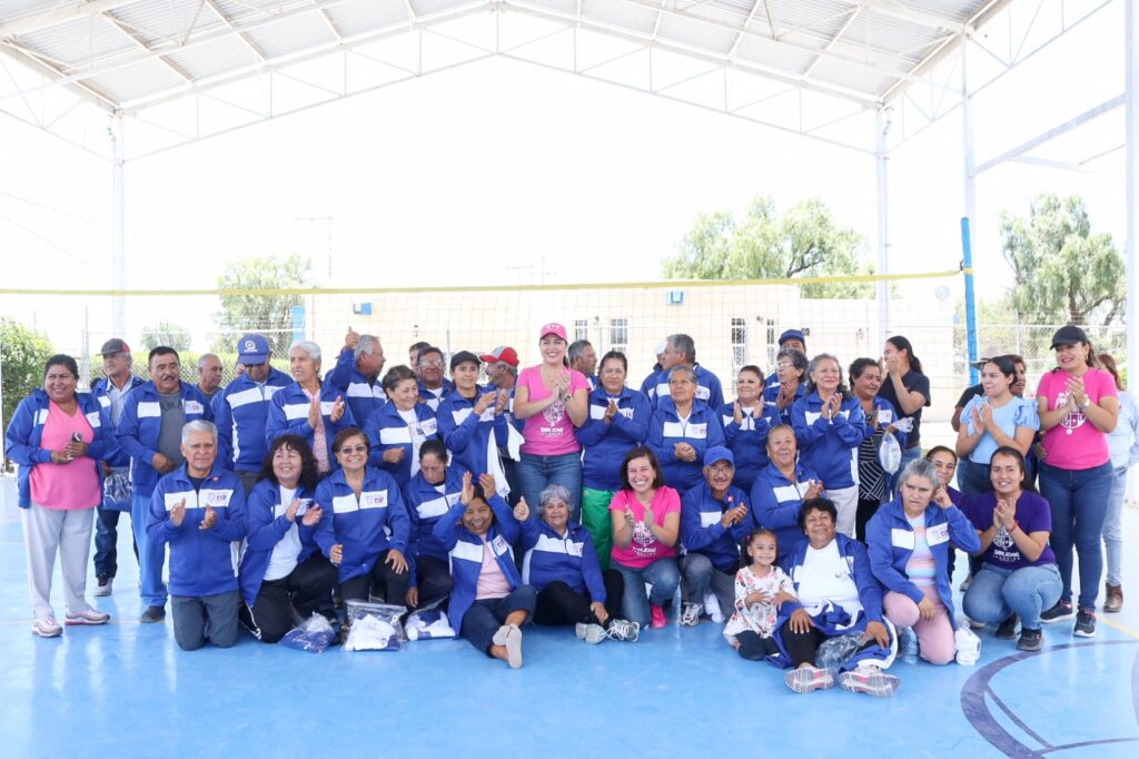 1 9 1024x682 - Entrega Cindy Arvizu 45 uniformes a equipo de cachibol