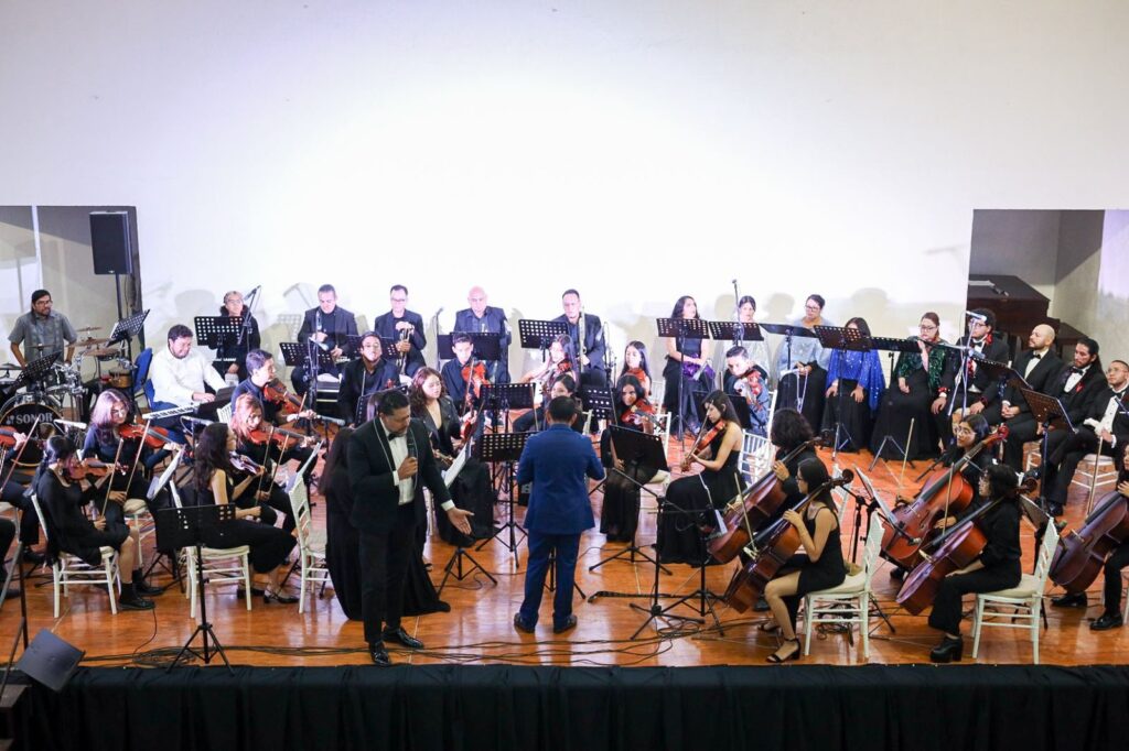 1 49 1024x682 - Exitoso concierto sinfónico de Juan Gabriel, a través de la Orquesta de Cámara “René Rodríguez Jáuregui”