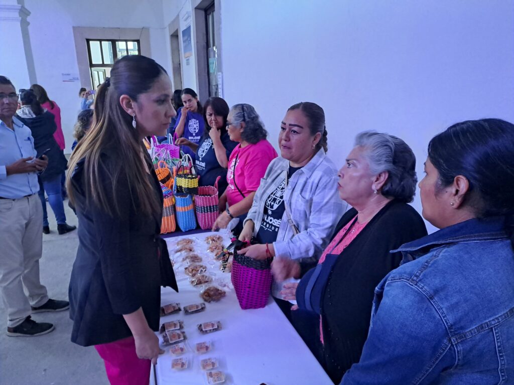 13 1024x768 - Solo con unidad las mujeres consolidarán mejores condiciones de vida, coinciden Cindy y Libia