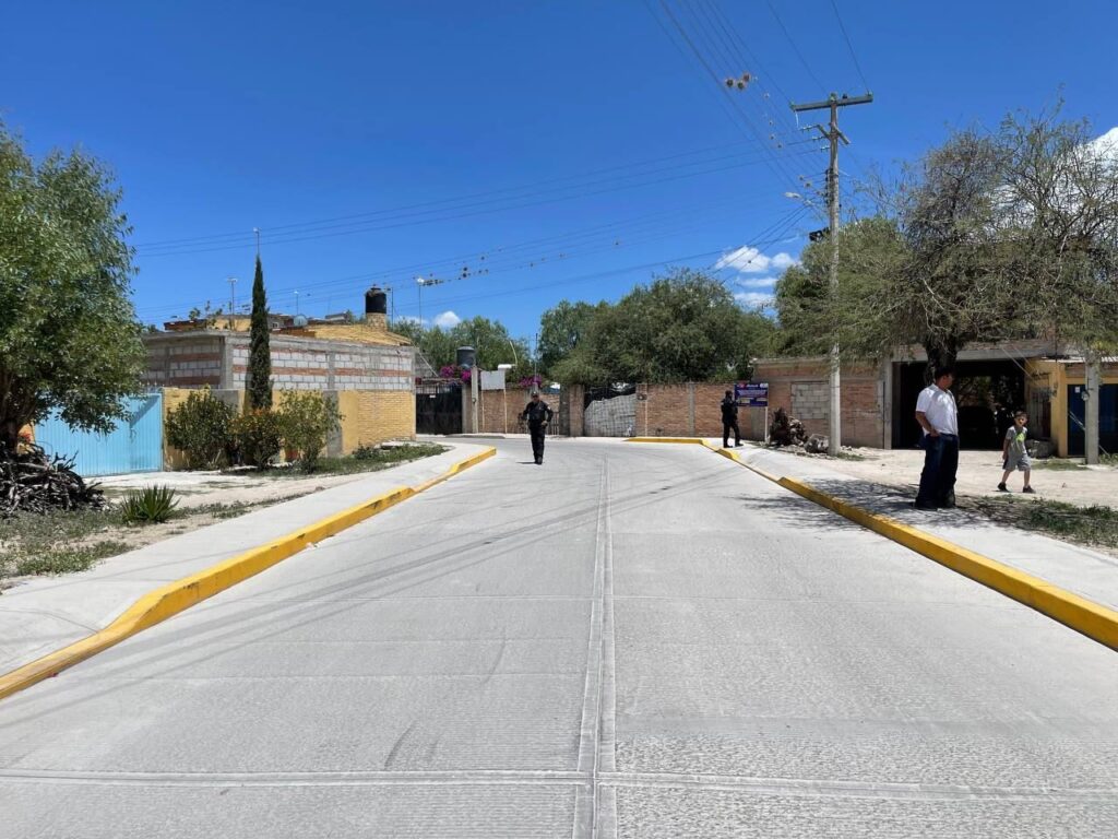 4 15 1024x768 - Entrega Cindy Arvizu pavimentación de calles en La Escondida y Las Adjuntas