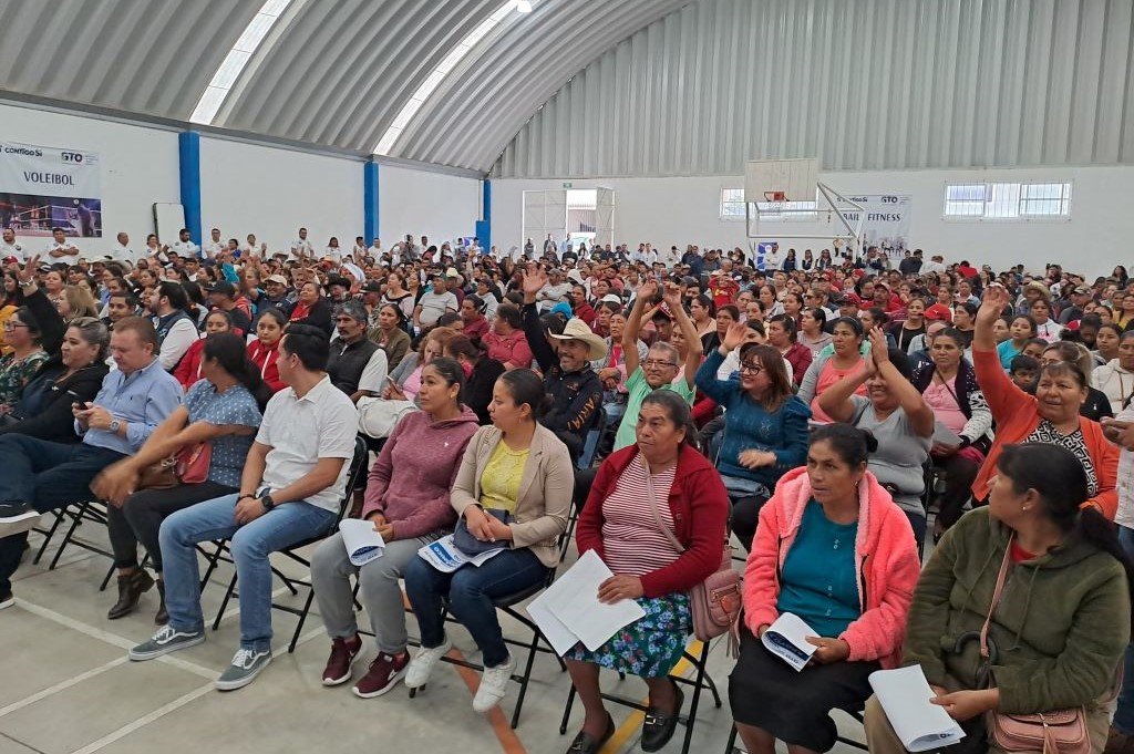 6 14 - Entrega Libia Dennise apoyos del programa “Trabajemos juntos” a familias del noreste del estado