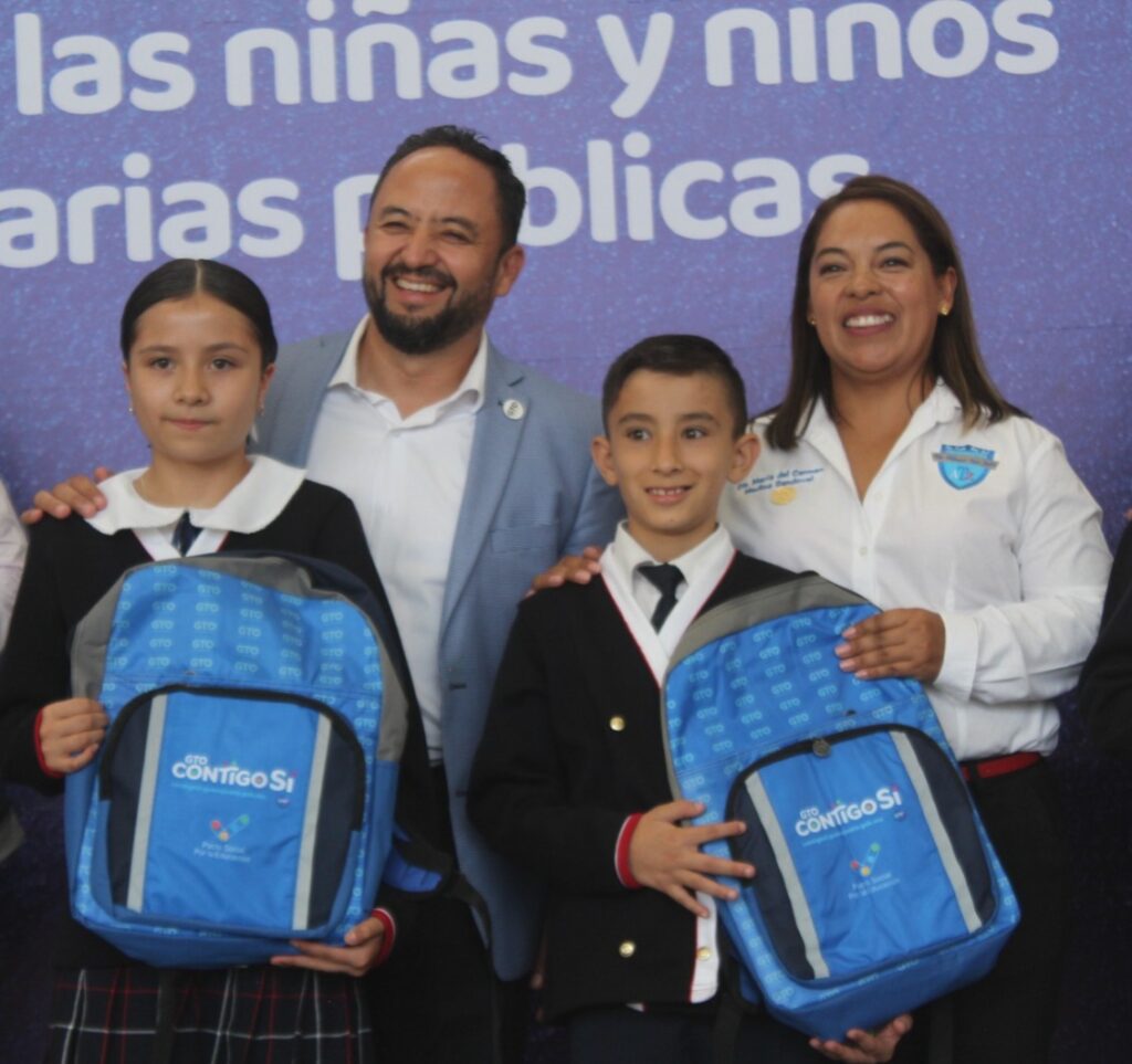 01 7 1024x963 - Inició la entrega de útiles escolares y mochilas en el noreste