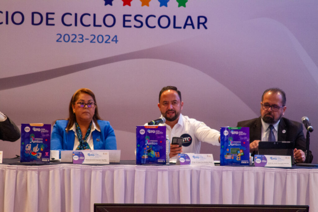 1 7 1024x683 - Autoridades de Guanajuato dan inicia al ciclo escolar 2023-2024, con el regreso a clases de 1 millón 220 mil 024 estudiantes