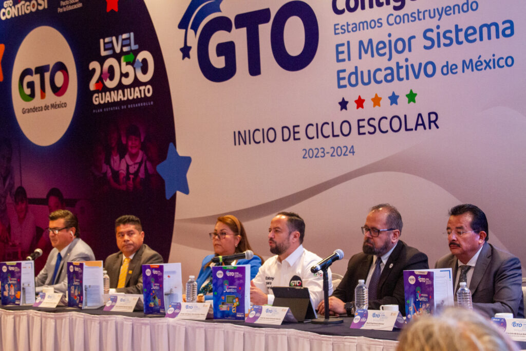 2 7 1024x683 - Autoridades de Guanajuato dan inicia al ciclo escolar 2023-2024, con el regreso a clases de 1 millón 220 mil 024 estudiantes