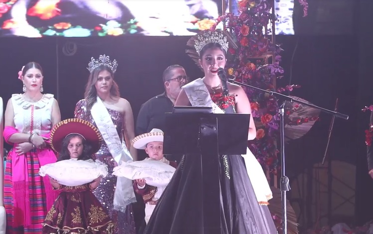 4 13 - Coronan a Carolina Hernández como Reina de las Fiestas Patrias 2023