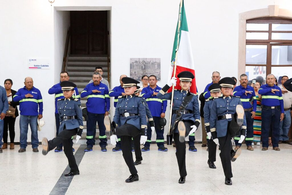 basi2 1024x683 - Personal de diversas áreas de la administración municipal concluyó estudios de educación básica