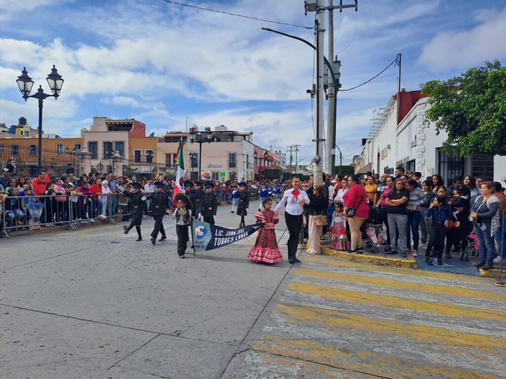 des3 1024x768 - Vistoso desfile para conmemorar el 213 aniversario de la lucha por la Independencia