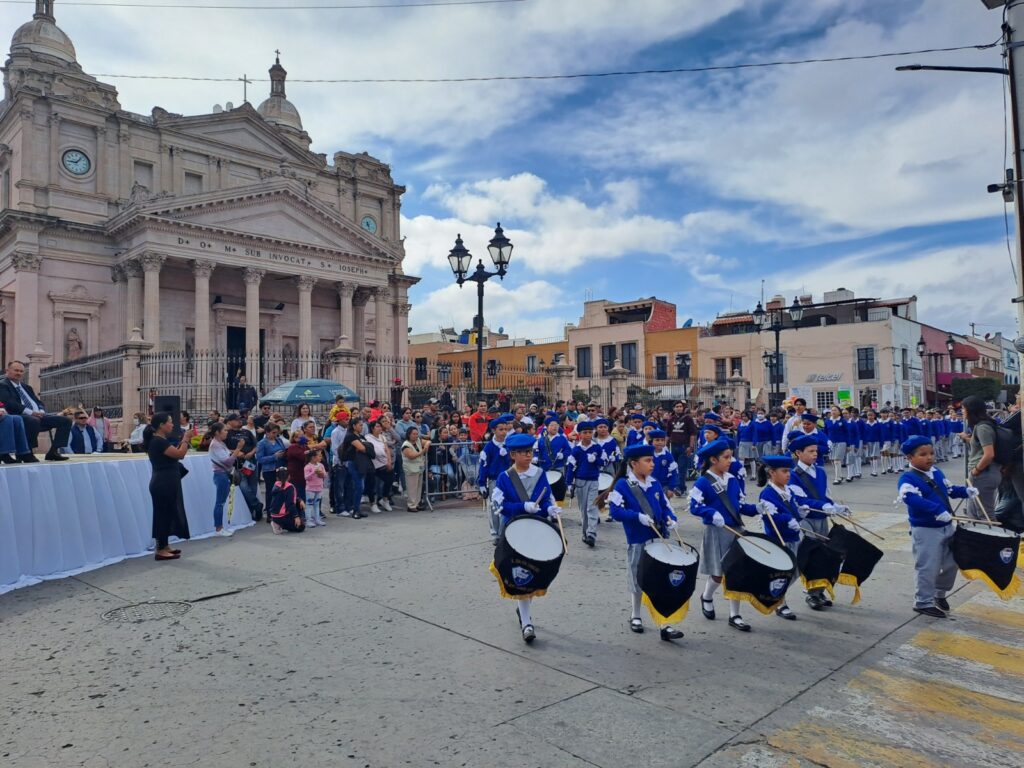 des5 1024x768 - Vistoso desfile para conmemorar el 213 aniversario de la lucha por la Independencia