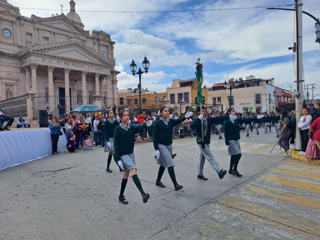 des6 1024x768 - Vistoso desfile para conmemorar el 213 aniversario de la lucha por la Independencia