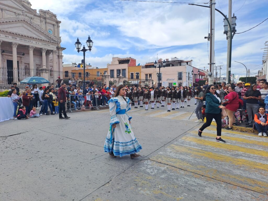 des7 1024x768 - Vistoso desfile para conmemorar el 213 aniversario de la lucha por la Independencia