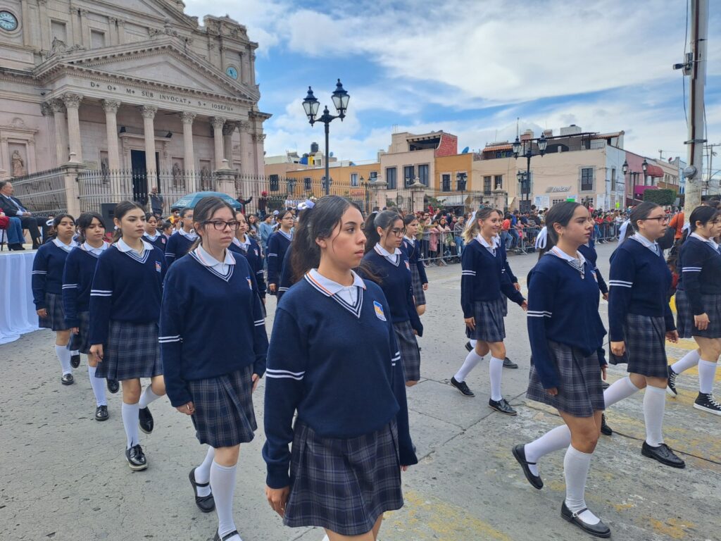 des8 1024x768 - Vistoso desfile para conmemorar el 213 aniversario de la lucha por la Independencia