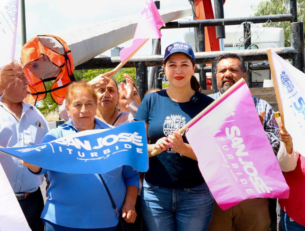 ele4 - Cindy Arvizu pone en marcha obra de electrificación y supervisa camino en comunidad