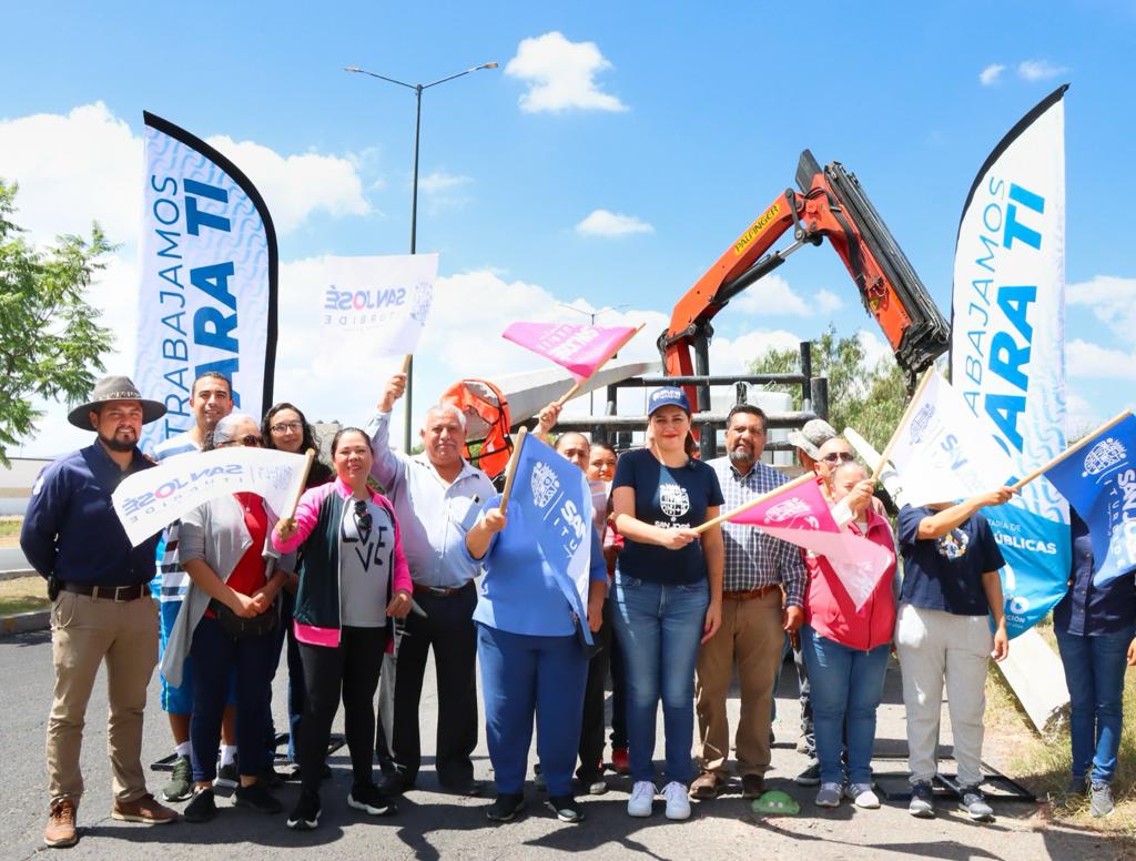 ele5 - Cindy Arvizu pone en marcha obra de electrificación y supervisa camino en comunidad