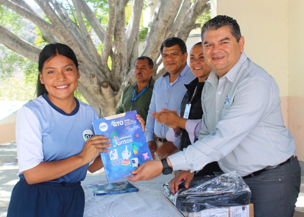 jun3 1024x729 - SEG lleva cuadernillos “Aprendemos juntos” a las comunidades más alejadas