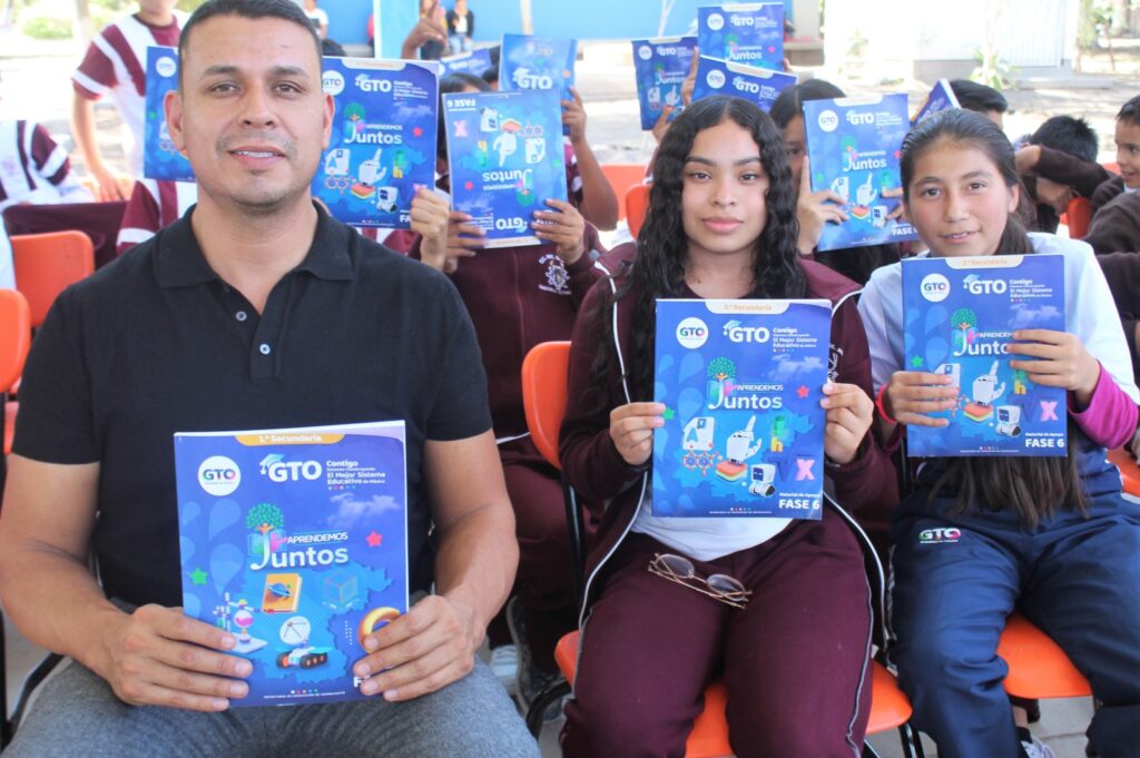 no6 1024x681 - En el noreste SEG arrancó con la entrega de los cuadernillos “Aprendemos juntos”