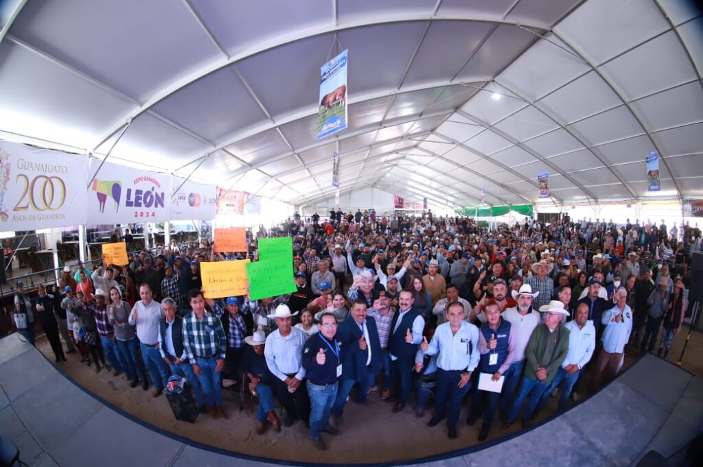 ENCUENTRO GGG 4 1024x681 - Realiza SDAyR 11vo Encuentro de Transferencia de Tecnología para Ganaderos de Guanajuato