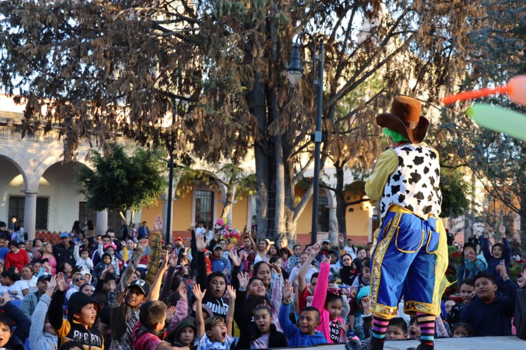 los4 1 1024x682 - NUTRIDA ASISTENCIA A MAGNA CELEBRACIÓN DEL DÍA DE REYES ORGANIZADA POR EL GOBIERNO MUNICIPAL DE SJI