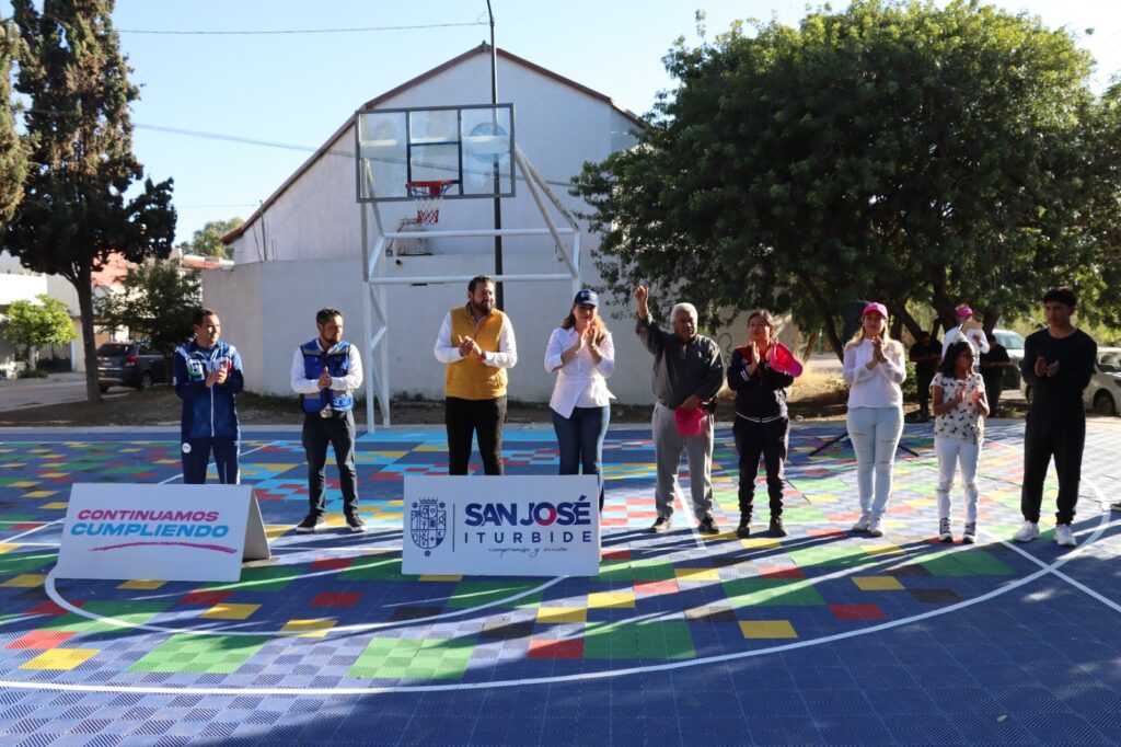 ob4 1024x682 - GOBIERNO MUNICIPAL DE SAN JOSÉ ITURBIDE ENTREGA CANCHAS EN LAS COLONIAS NICOLÁS CAMPA Y PRADOS DEL ROSARIO