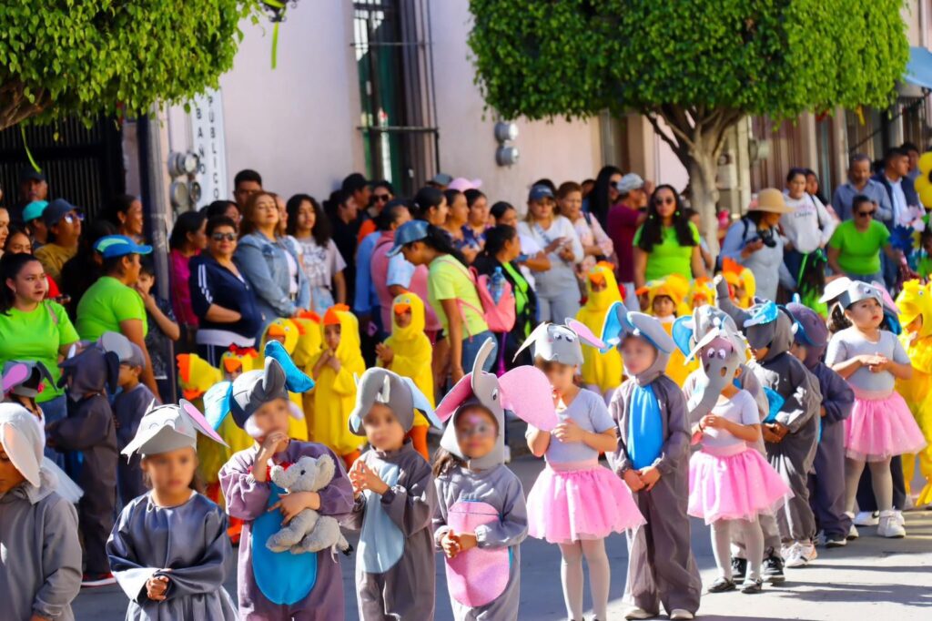 prima2 1024x682 - COLORIDO DESFILE POR EL INICIO DE LA PRIMAVERA Y LA CONMEMORACIÓN DEL DÍA MUNDIAL DEL AGUA