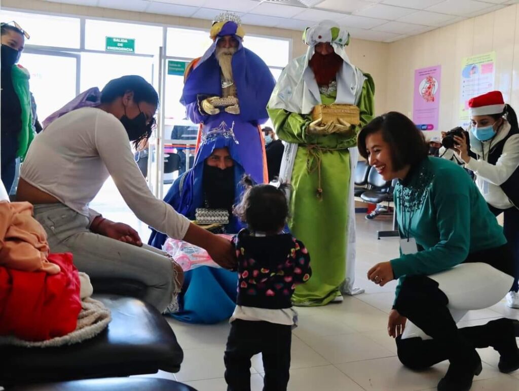 re1 1 1024x771 - DIF MUNICIPAL LLEVA ALEGRÍA A NIÑAS Y NIÑOS DEL HOSPITAL GENERAL