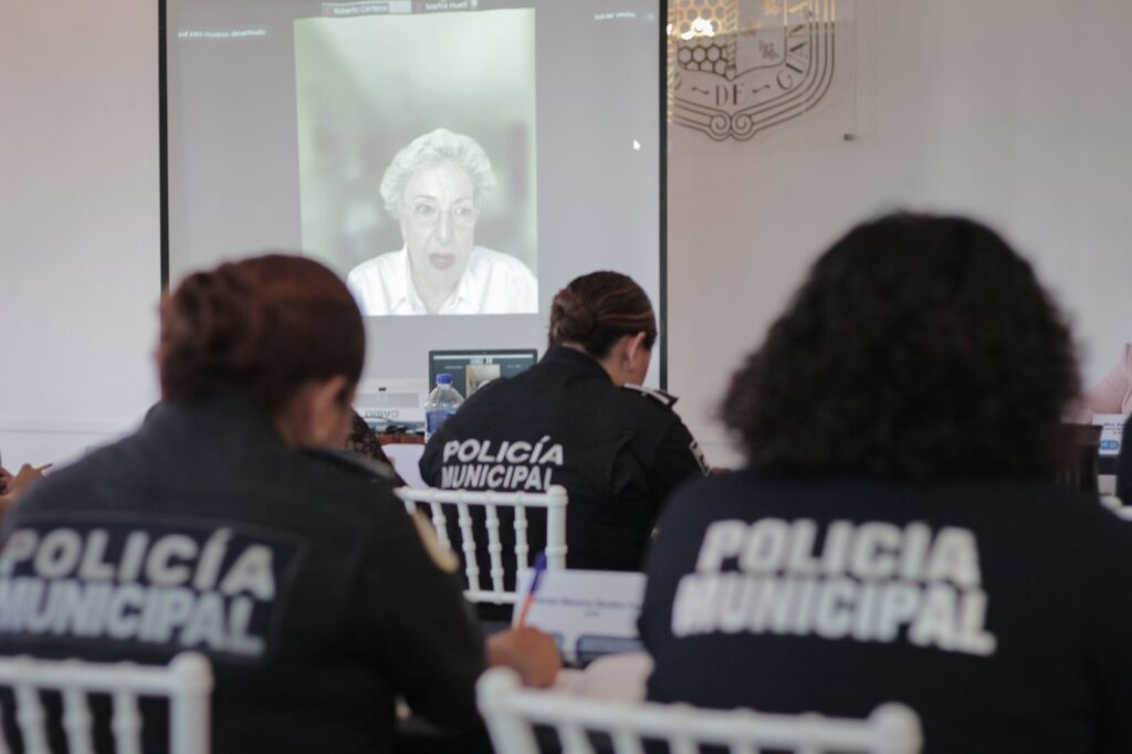 WhatsApp Image 2024 05 20 at 10.51.29 2 1024x682 - ELEMENTOS DE SEGURIDAD PÚBLICA DE SJI PARTICIPAN EN CURSO PARA EL FORTALECIMIENTO DEL LIDERAZGO DE LAS MUJERES EN INSTITUCIONES DE SEGURIDAD