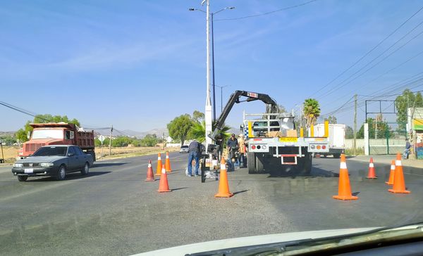 436347825 844636090994588 3701415504497250355 n - YA ESTÁN INSTALADOS LOS SEMÁFOROS A LA ENTRADA DE MA. TERESA, SOLO FALTA QUE SICOM RETIRE REDUCTOR DE VELOCIDAD