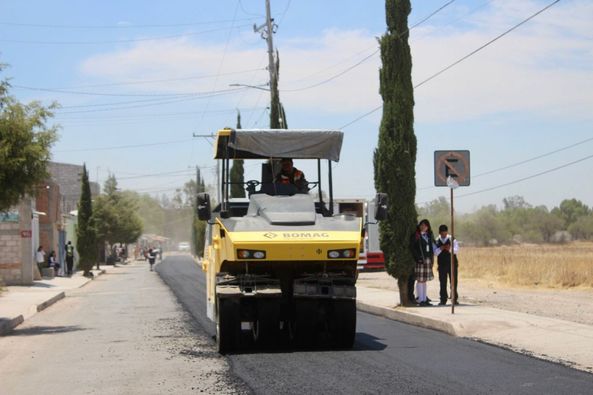 440323114 854921243299406 4688757449314330882 n - GOBIERNO MUNICIPAL REHABILITA CON ASFALTO LA AVENIDA DEL CONALEP