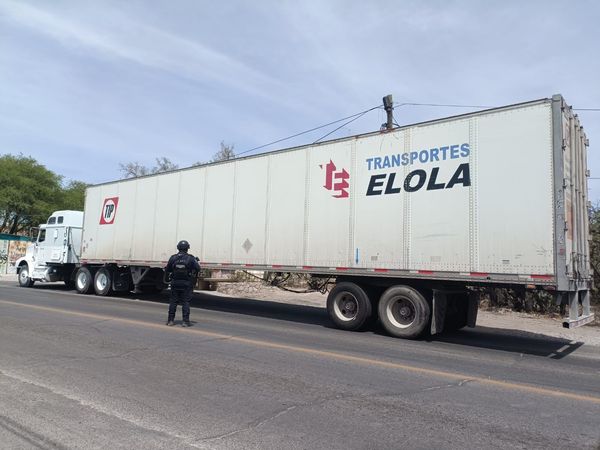 442384548 860001199458077 3722447463372419092 n - ELEMENTOS DE LA SSP DE SAN JOSÉ ITURBIDE RECUPERAN SEMIRREMOLQUE ROBADO Y DETIENEN A PRESUNTO RESPONSABLE