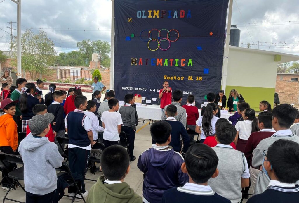 449963064 896639465794250 7944567137380337067 n 1024x694 - Se reúnen los 70 estudiantes más brillantes del Sector 18 en su Olimpiada de Habilidades Matemáticas