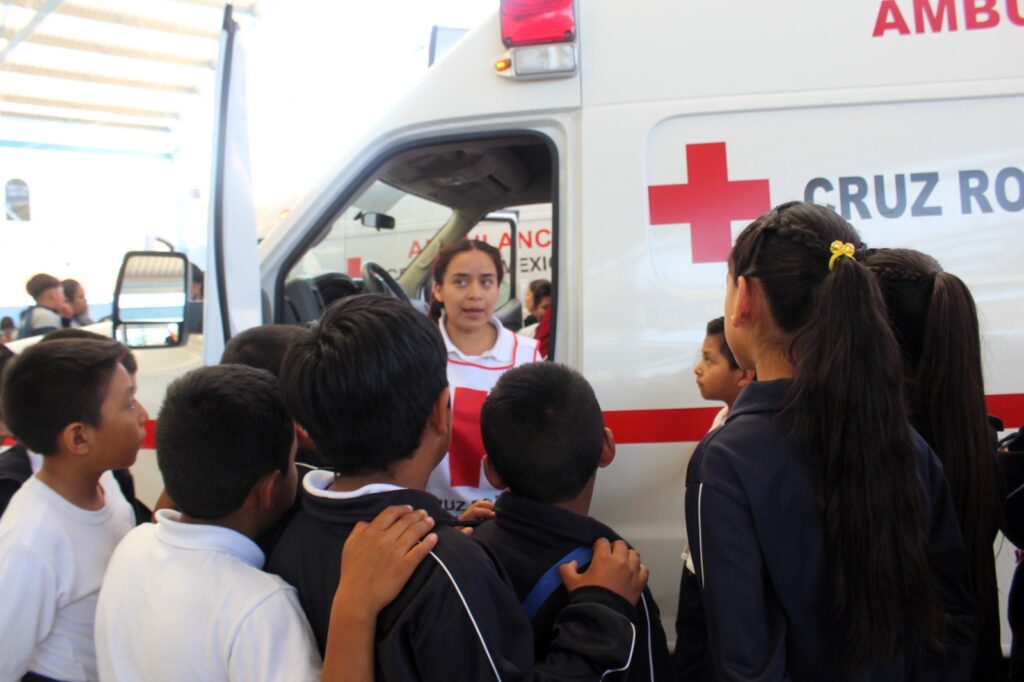 450340439 898681645590032 4769432943512271499 n 1024x682 - La Cruz Roja en tu escuela; demostración de la labor humanitaria y profesional