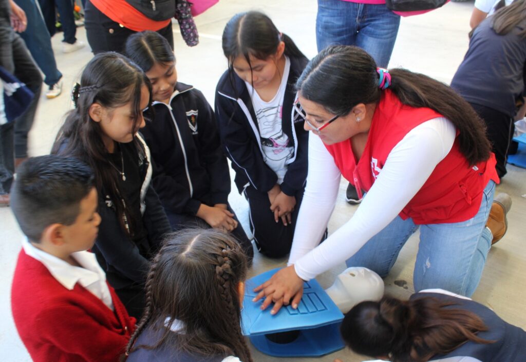 450347290 898681648923365 8604711499268830248 n 1024x706 - La Cruz Roja en tu escuela; demostración de la labor humanitaria y profesional