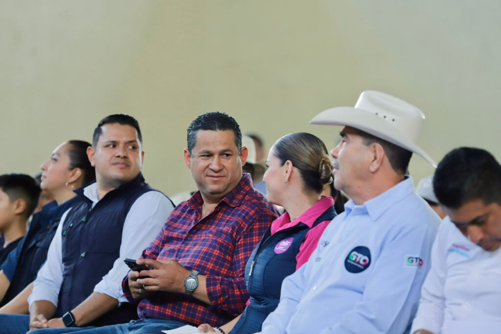 Gira Victoria 1 1024x682 - DIF Estatal entrega 7 sistemas de captación de agua de lluvia en comunidades de Victoria