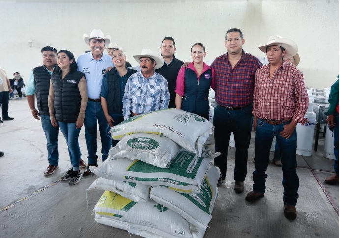 e - Entrega Diego Sinhue más apoyos agrícolas en Victoria