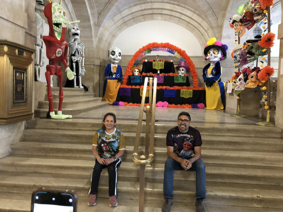 1 12 - Juan Hernández participa en magnas exhibiciones de arte tradicional en Chicago, por el Día de Muertos