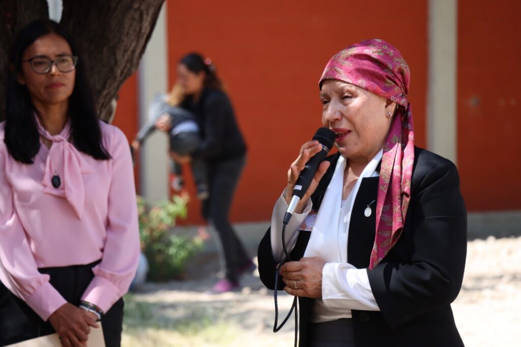 5 5 1024x682 - Merecido homenaje a la maestra Ma. del Socorro Medina tras 41 años de servicio