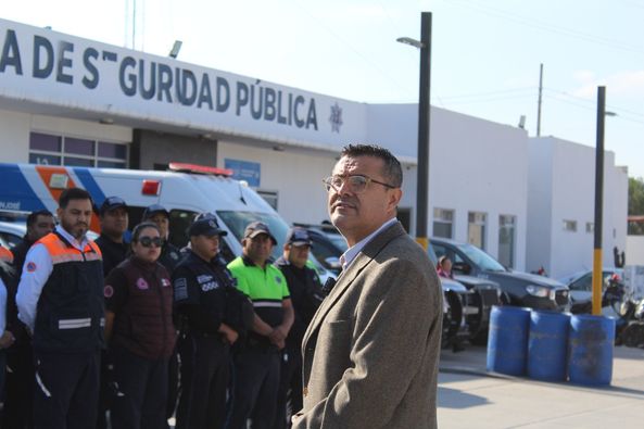 A 2 - El alcalde Manuel Montes presentó al director de Seguridad Pública