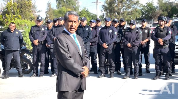 B - El alcalde Manuel Montes presentó al director de Seguridad Pública