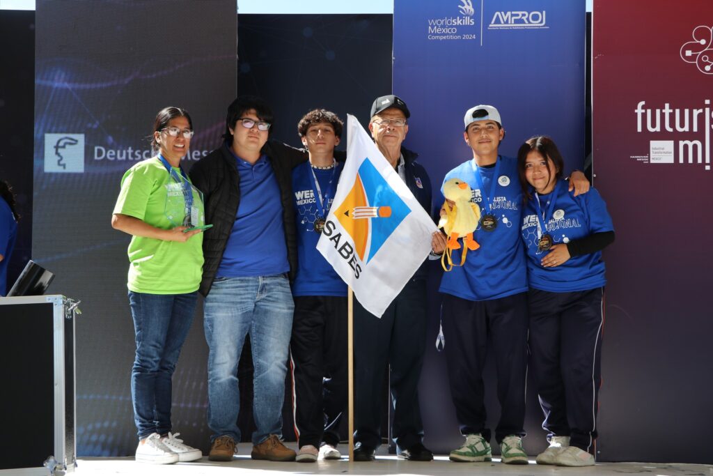 Q 1024x683 - Equipo de robótica del SABES El Patolito triunfa en torneo nacional y logra su pase a la final que se celebrará en China