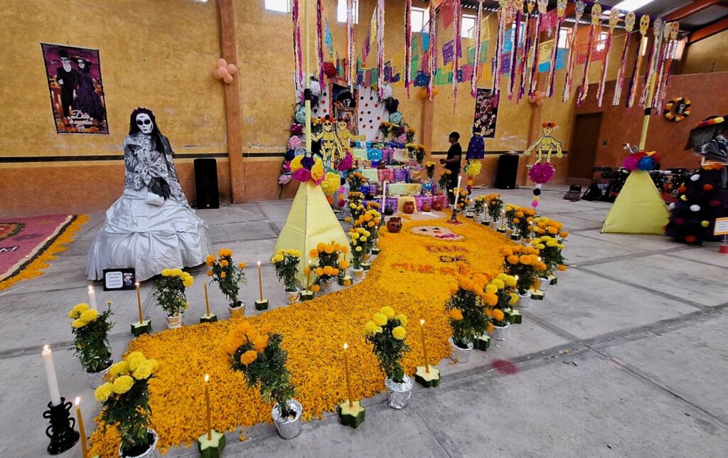 1 9 1024x644 - Se une la comunidad educativa en emotivas y creativas celebraciones por el Día de Muertos