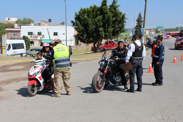 b 10 - Realizan campaña de concientización a conductores de motocicletas y automotores