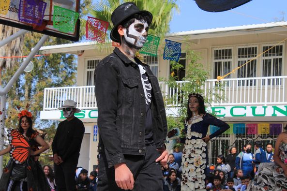 c 9 - Un homenaje lleno de vida y tradición se vivió en la Secundaria Bicentenario por la celebración del Día de Muertos