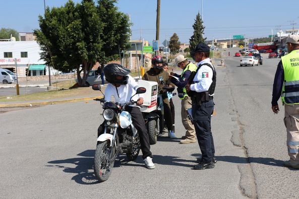 e 2 - Realizan campaña de concientización a conductores de motocicletas y automotores