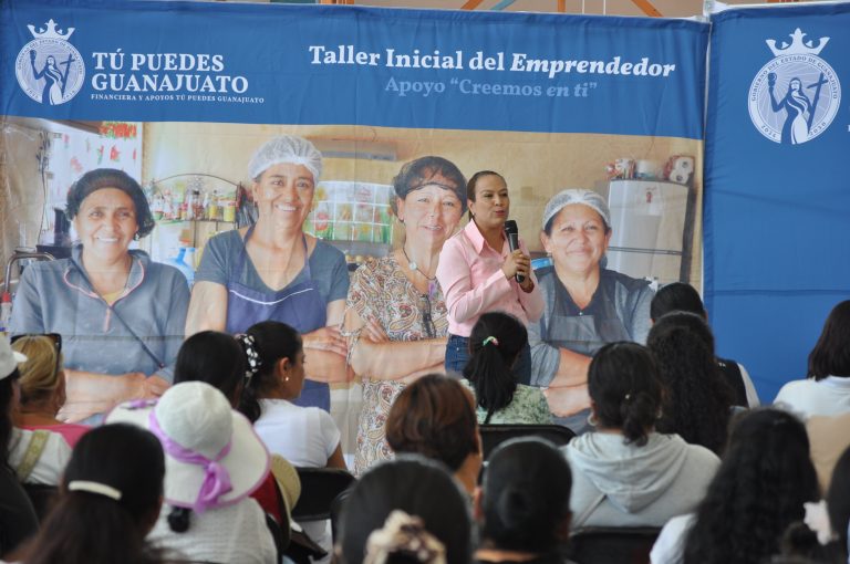 c 9 - Otorga Gobierno de la Gente apoyos económicos a emprendedores de comunidades rurales e indígenas del noreste