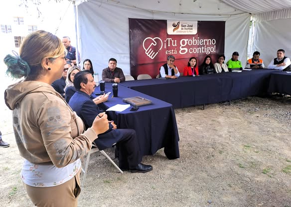 2 5 - Vecinos de Cruz de la Maza solicitan m&aacute;s obras y servicios