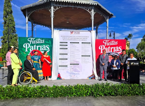 2 - San José de Iturbide inicia las Fiestas Patrias con la develación del Bando Solemne